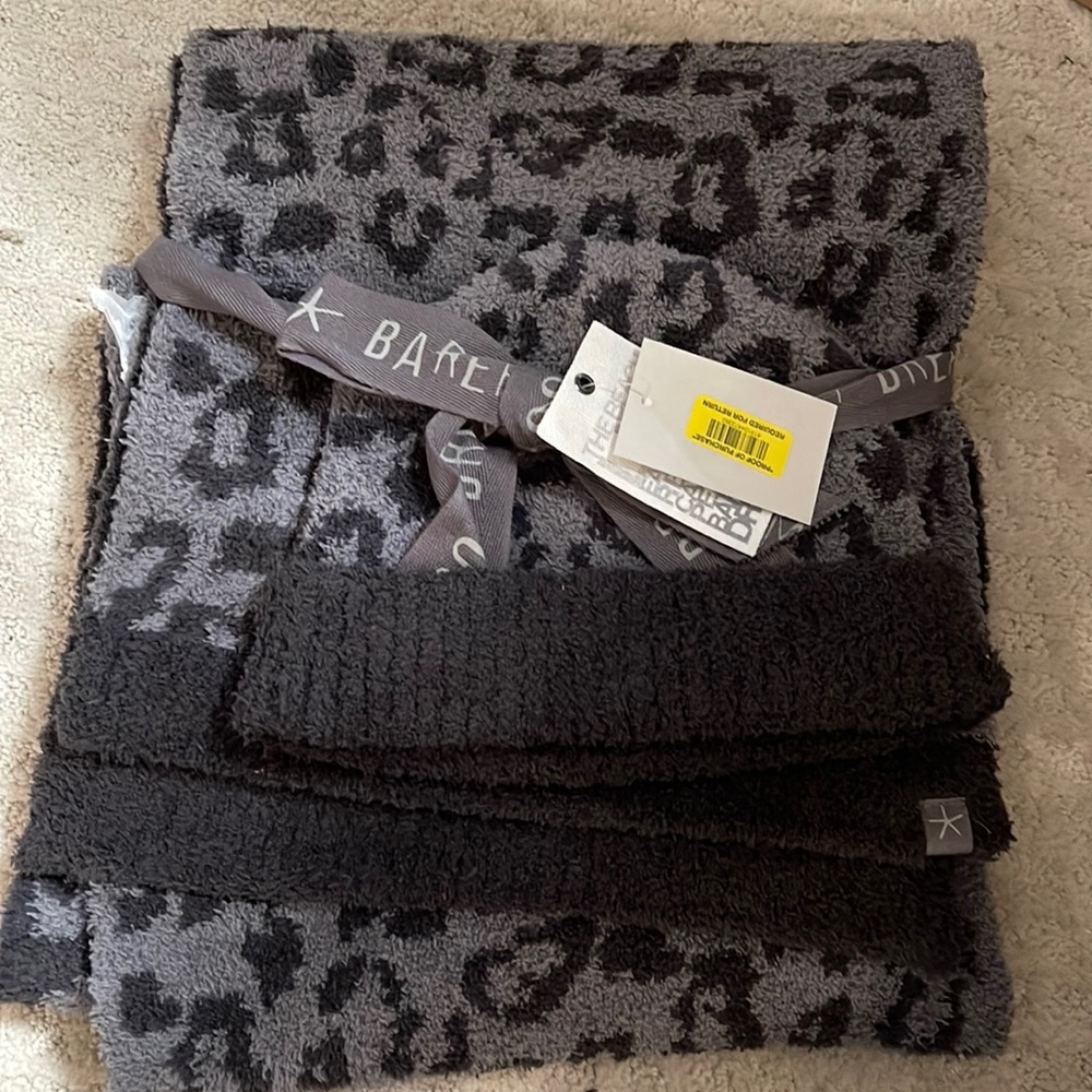 Barefoot Dreams - scarf and hat set